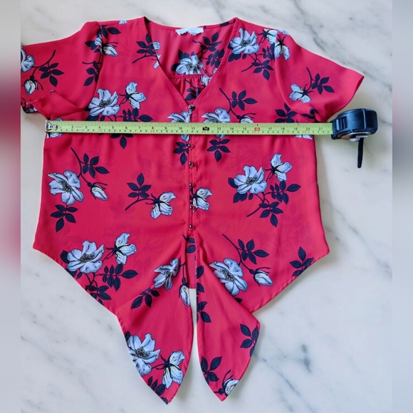 Urban Romantics Elegant Red Floral Front Tie Blouse - Picture 4 of 7